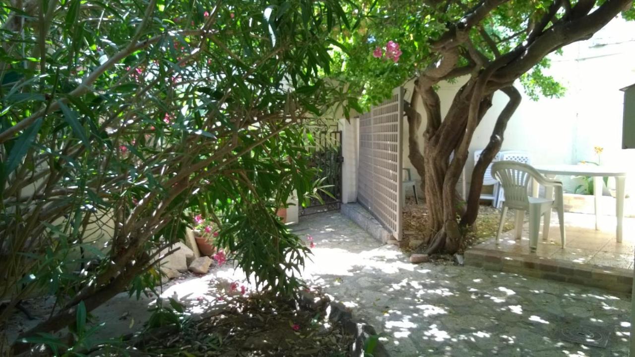 Logement climatisé avec jardin et parking pour 2 personnes en bord de plage La Ciotat Buitenkant foto