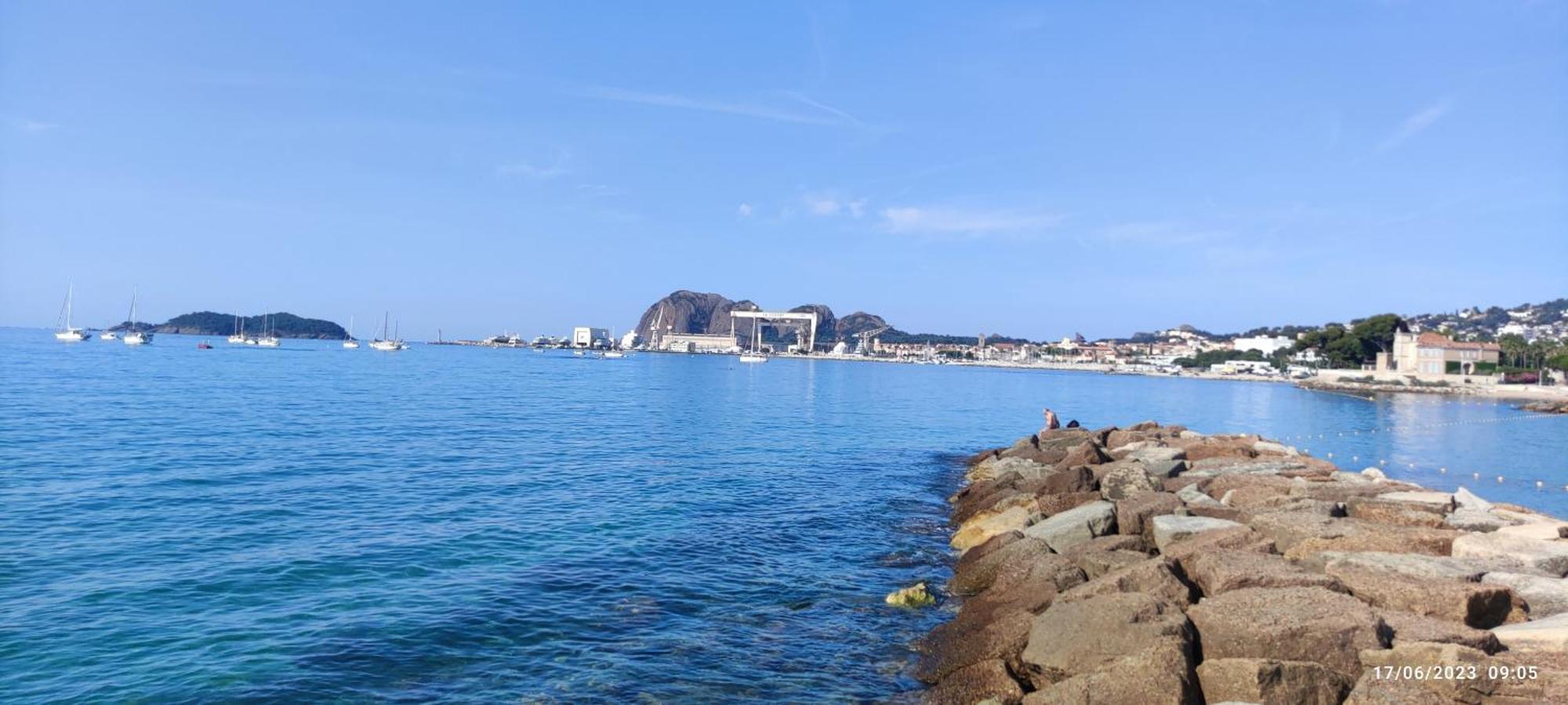 Logement climatisé avec jardin et parking pour 2 personnes en bord de plage La Ciotat Buitenkant foto